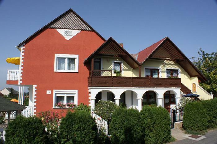 Апартаменти Papp Apartmanhaz Вонярцвашгедь Екстер'єр фото